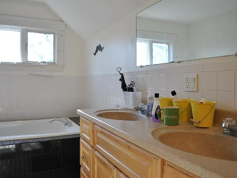 51 Gardner St #2 — Photo 8
