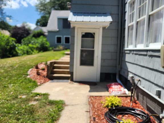 4th image of 433 N 1st St