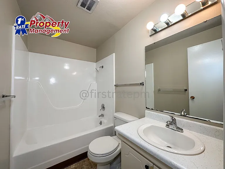 733 W Belmont St — Photo 19