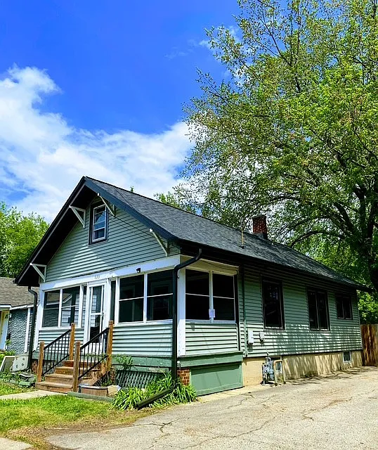 3 bed, 1320 sqft, $1,800 — Photo 3