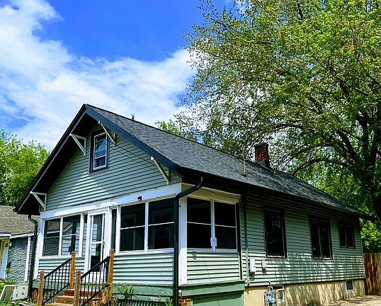 3rd image of 633 N Sherman Ave