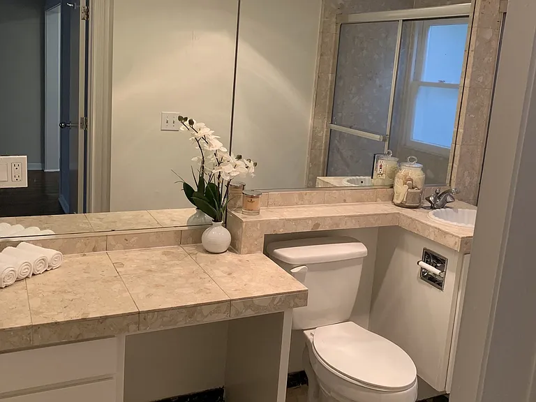 Lindbrook Manor Apartments — Photo 88