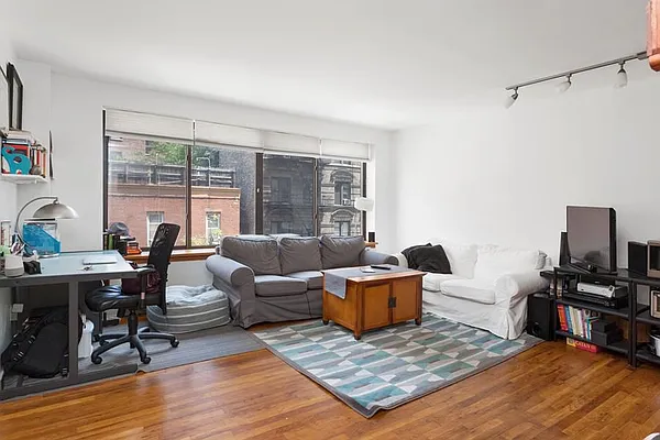 Rented by Curtin Realty Group | media 7