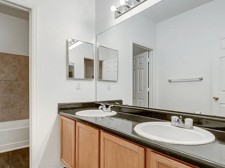 The Berkeley Apartments — Photo 14