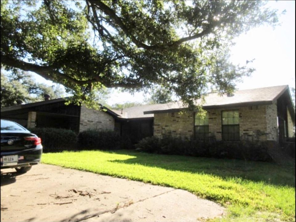 1st image of 226 Green Meadow Dr