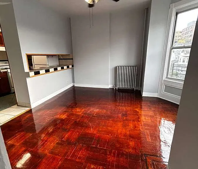 138 Hawthorne Ave — Photo 2