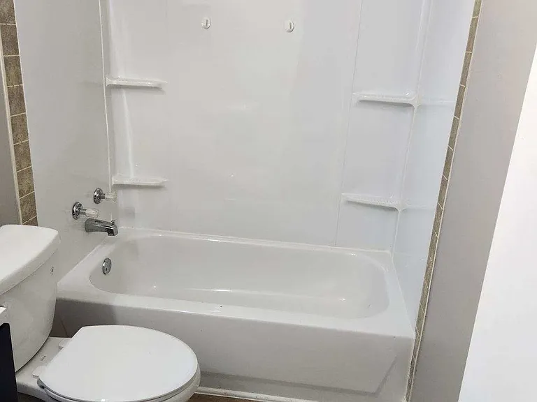 1228 W 18th St — Photo 3