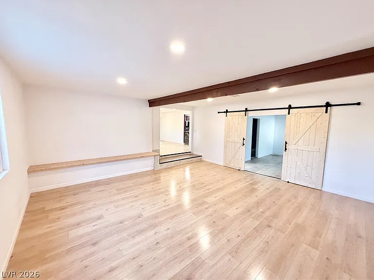 510 E Simkins Rd — Photo 3