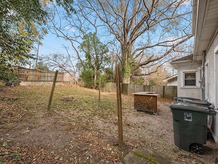 1402 W Market St #1402 — Photo 34