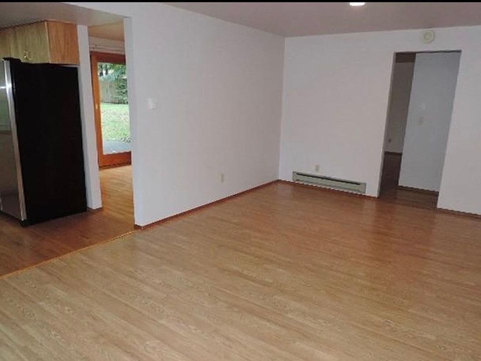 1st image of 1028 111th Ave SE