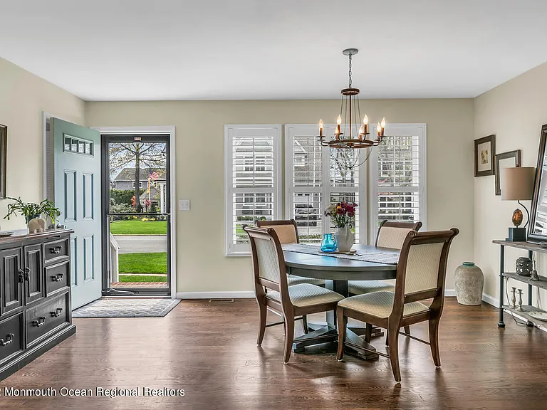 814 Pitney Dr — Photo 3