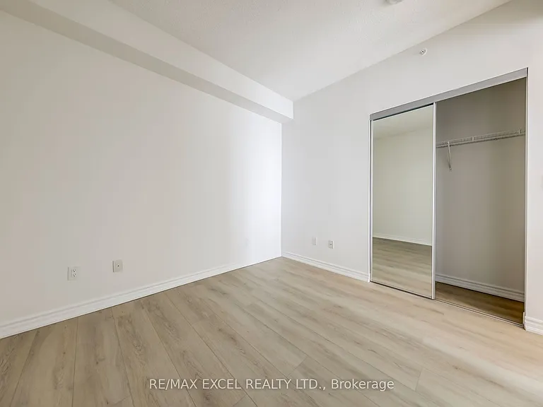 386 Yonge St #4904 — Photo 21