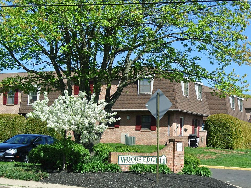 Springtime Front Entrance...Welcome!