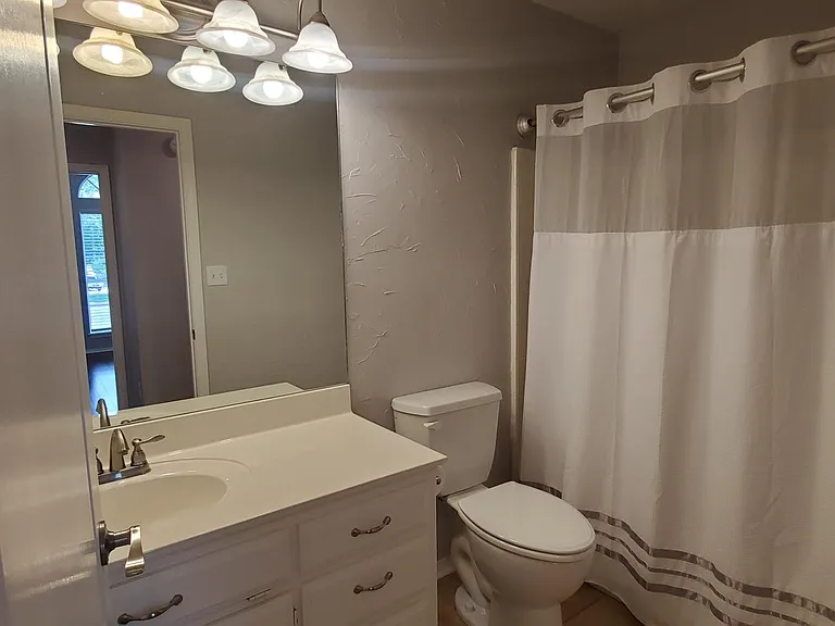 18257 Springmill Ct — Photo 38