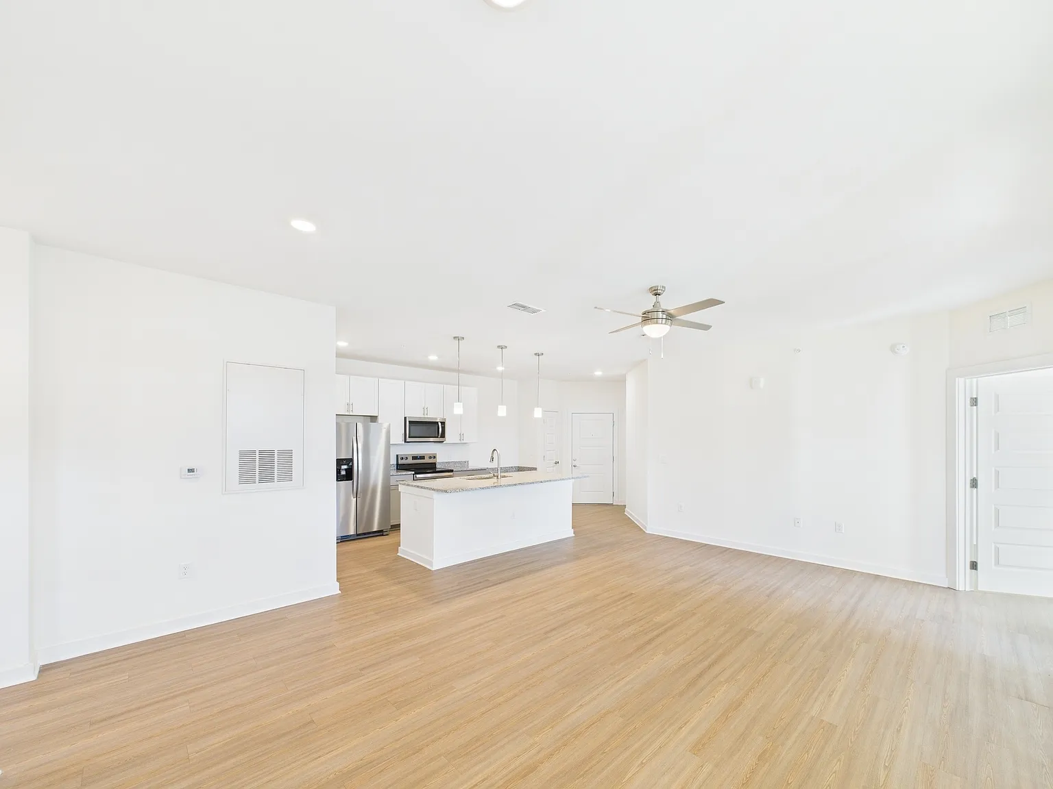 3 bed, 1267 sqft, $2,299 — Photo 3
