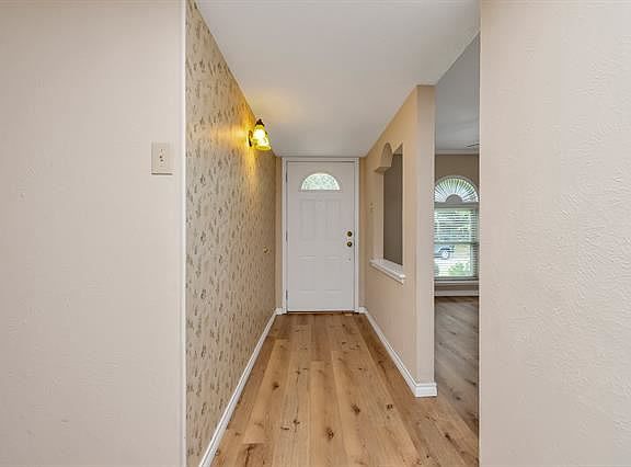 5th image of 710 Pinehill Ln