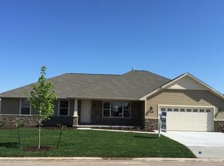 628 Pebblestone Cir, Oneida, WI 54155