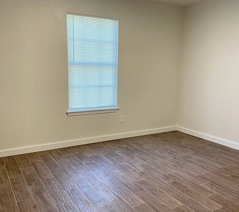 104-114 W Walls Rd