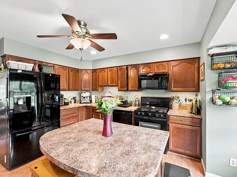 500 Beacon Dr — Photo 11
