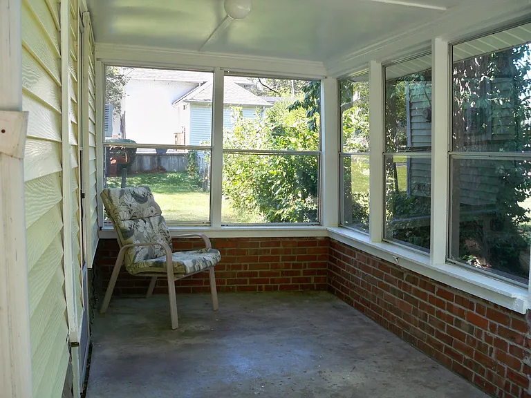 1505 W Iles Ave — Photo 3