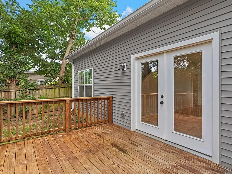 530 Raymond St — Photo 23
