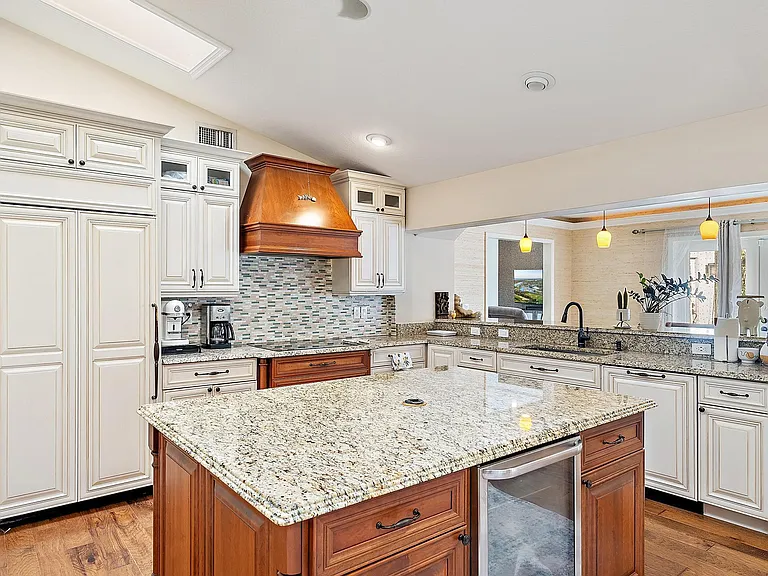 542 N Cypress Dr — Photo 6