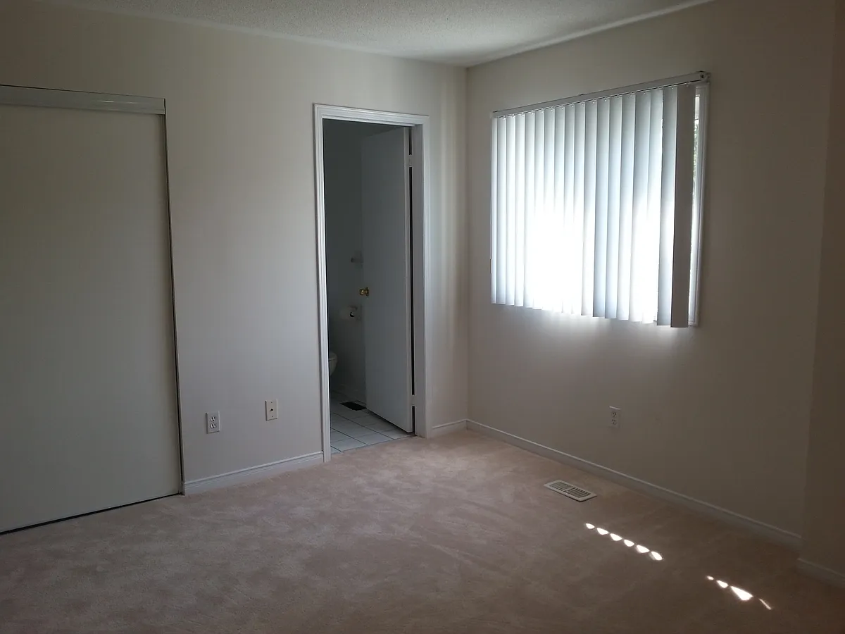 Building Photo - 689 Four Winds Way #24