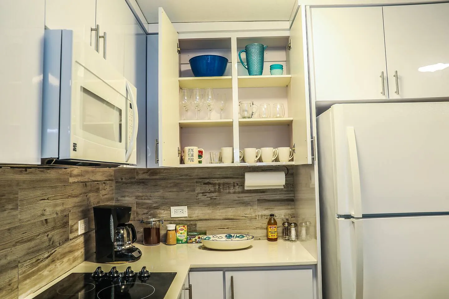 3 bed, 1100 sqft, $2,600 — Photo 4