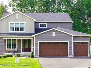 1 Ridgeview Ct, Cohoes, NY 12047