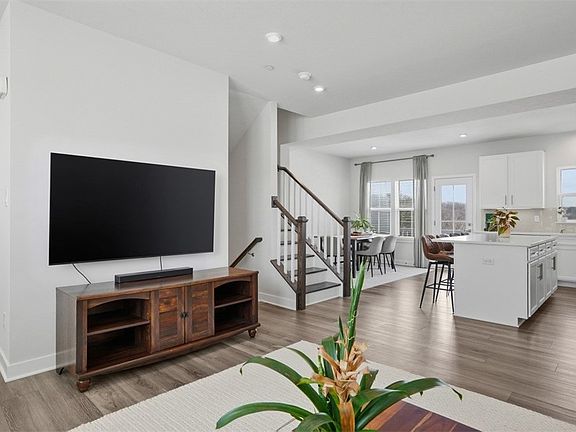 5th image of 470 Nolan Cir