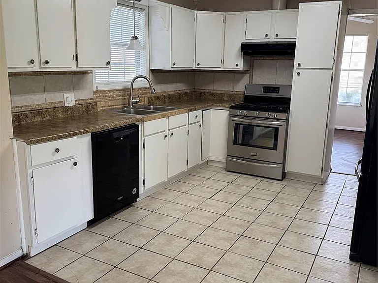 5702 Pine Ave — Photo 12