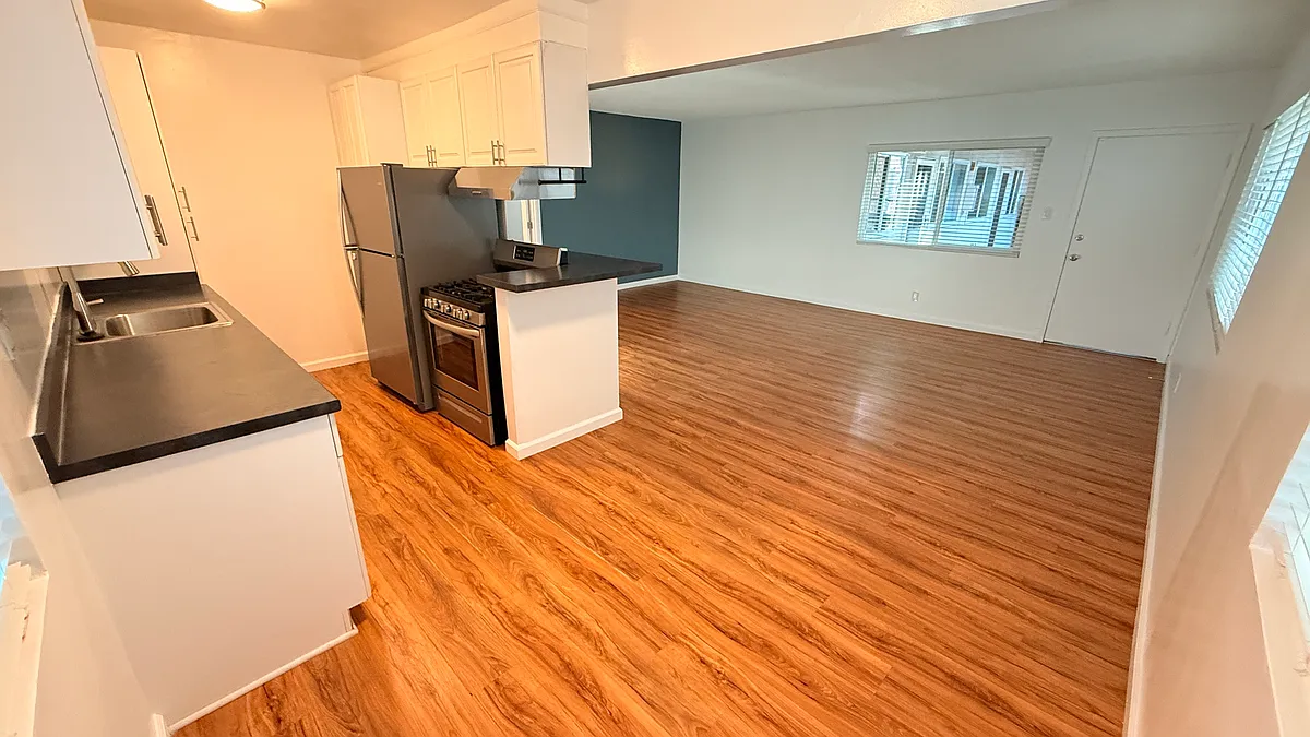 Building Photo - 4635 N Bellflower Blvd #1
