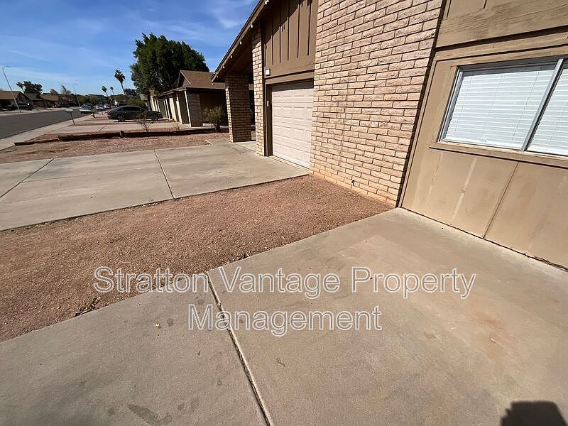 1st image of 1510 E Palmdale Dr