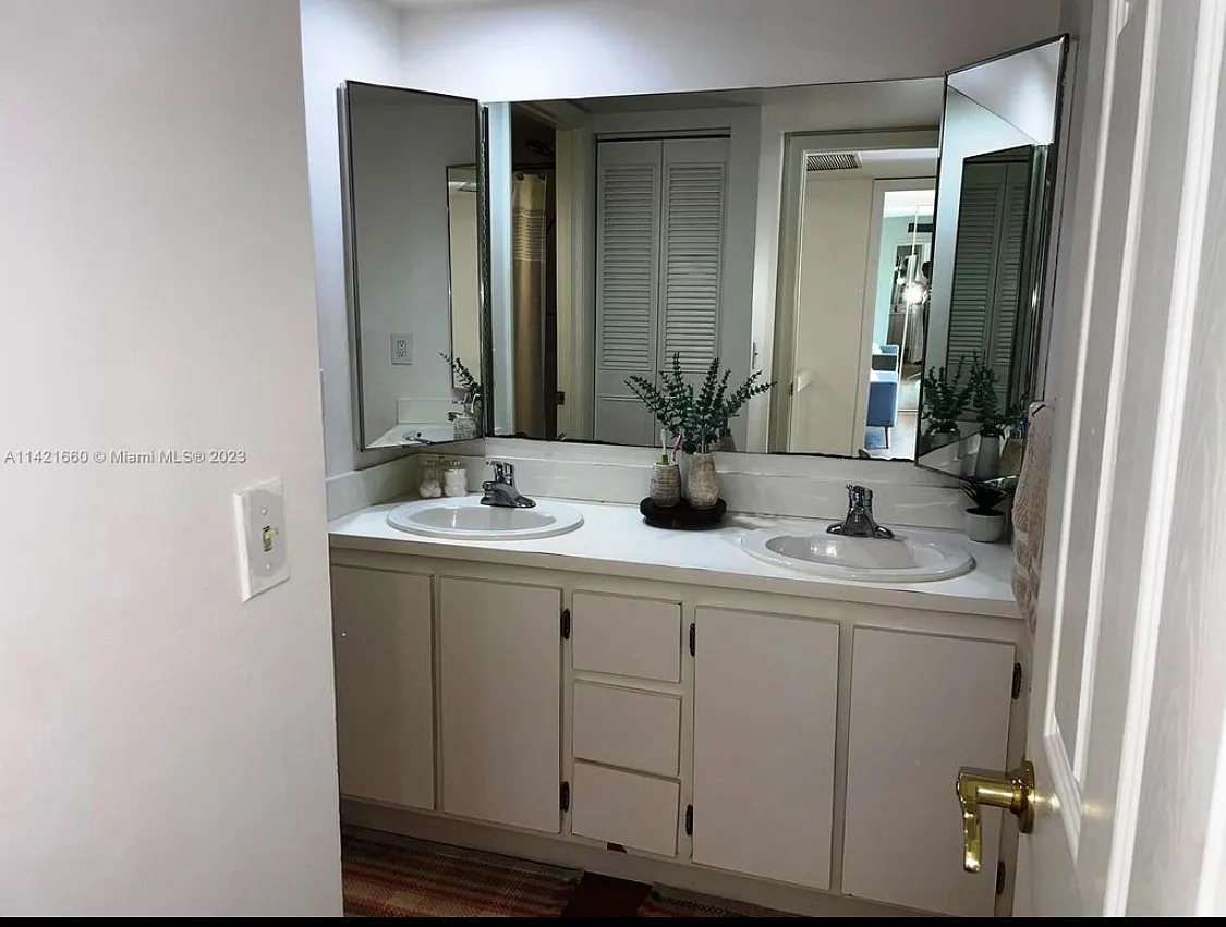 2 bed, 1236 sqft, $2,980 — Photo 3