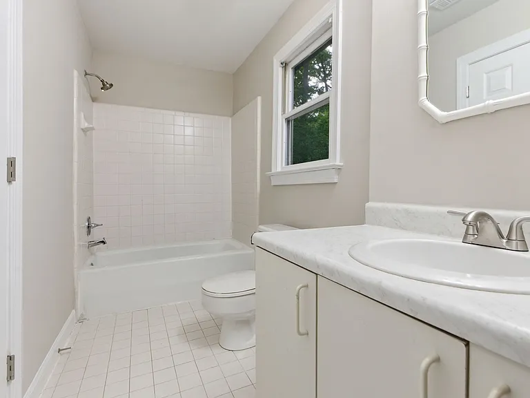 102 Markham Dr — Photo 17