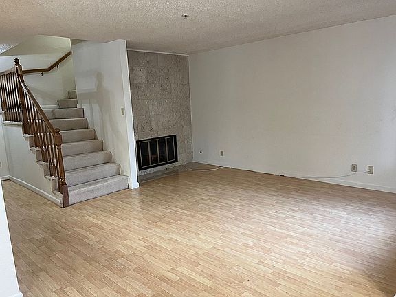 Living Room with fireplace