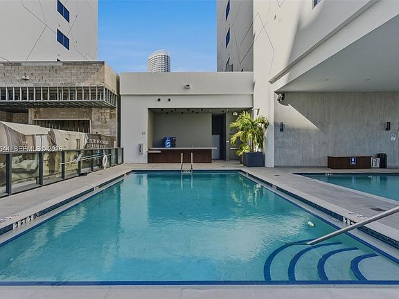 4th image of 229 SW 9th St #407