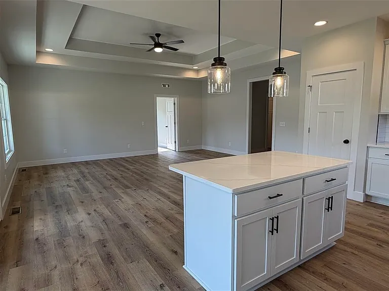 837 Temple Way — Photo 3