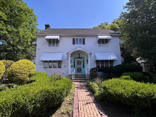 32 Railroad St, Moosic, PA 18507