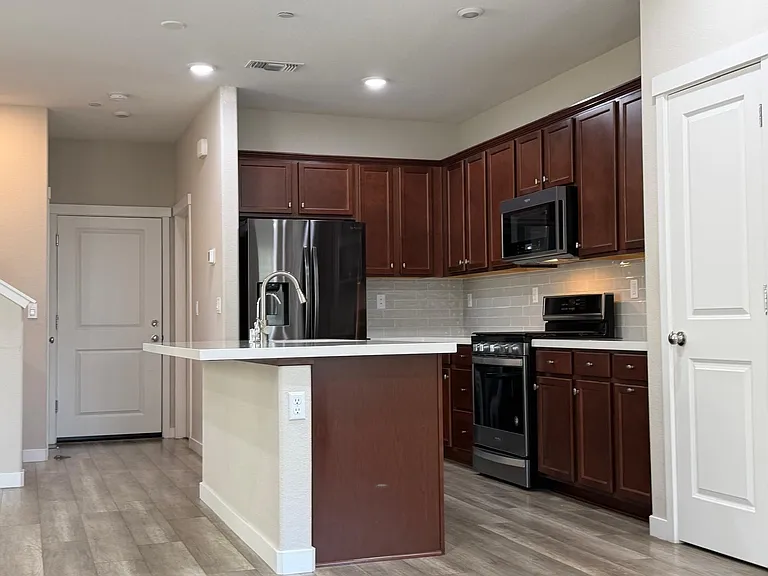 2282 S Podere Dr — Photo 4