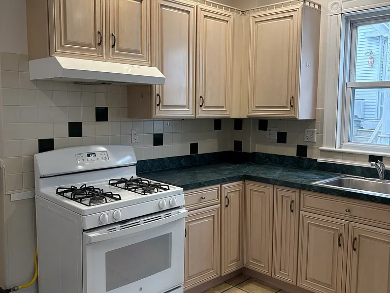 4 Adams St #2 — Photo 11