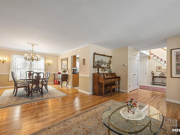 5th image of 12 Catherine Ter