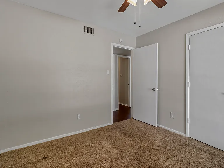 7012 Lincolnshire Ln — Photo 8