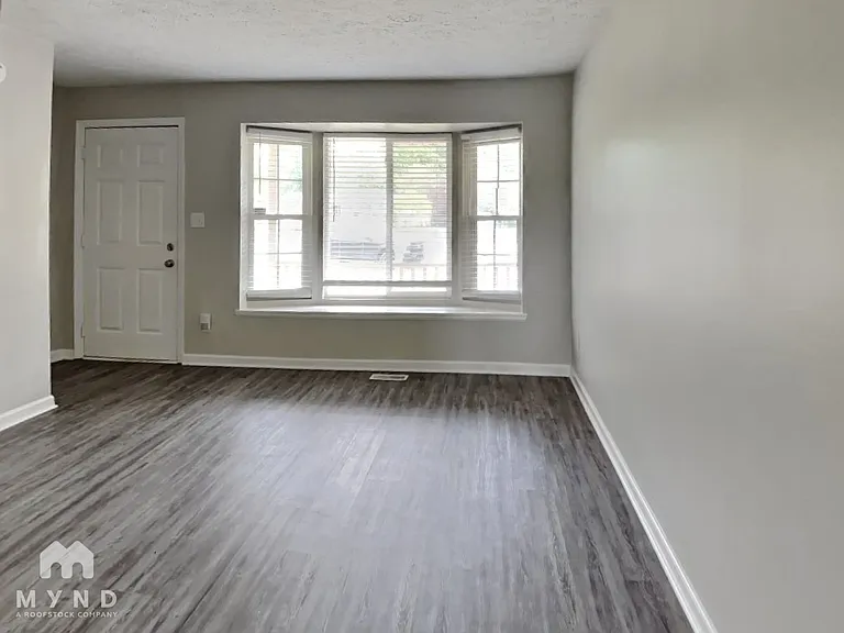 8212 Autumn Mill Ln — Photo 3