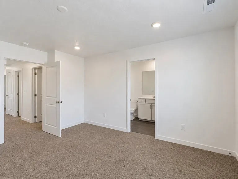3361 E Elkhorn Ln — Photo 12