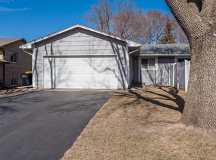 1031 Eastview Cir, Shakopee, MN 55379