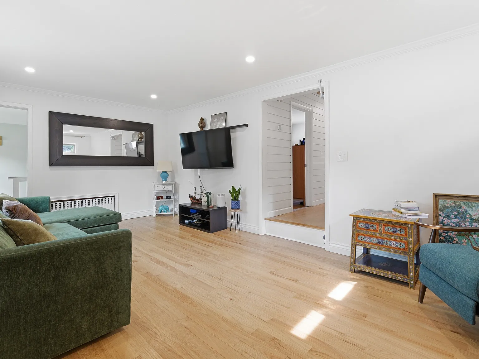 3 bed, 1092 sqft, $3,000 — Photo 2
