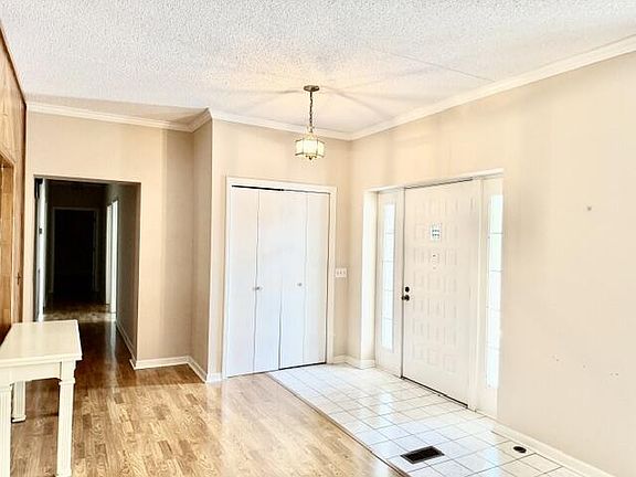 3rd image of 802 Piedmont Ln