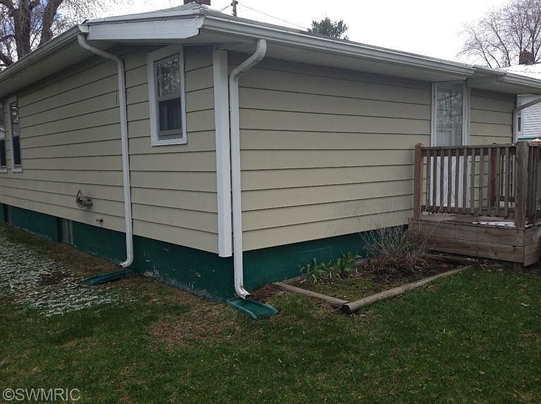 2nd image of 230 Roberts St