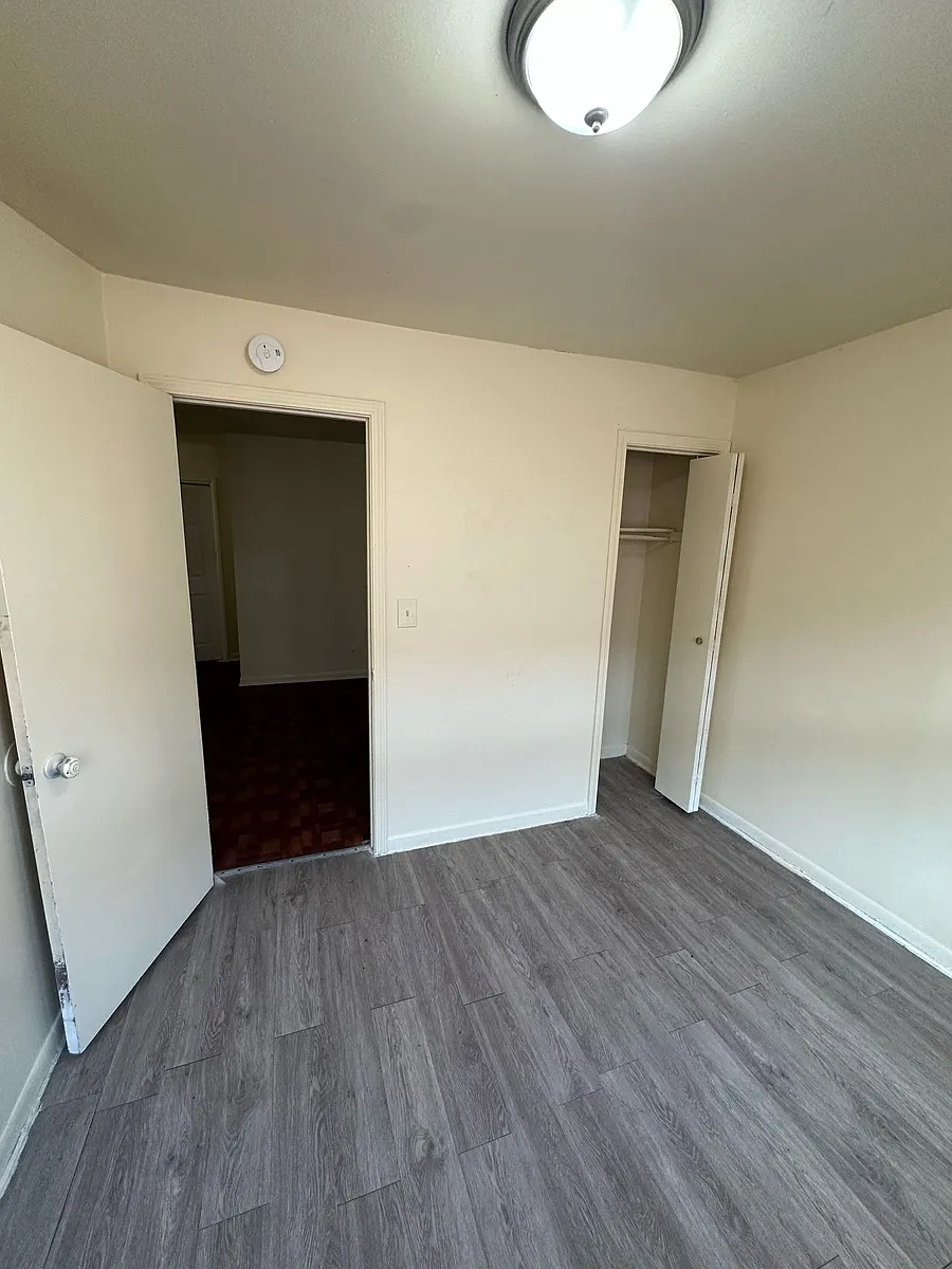Building Photo - 92 E 81st St #2